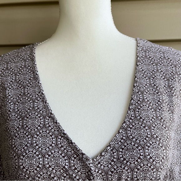 •LOFT• Medallion Print Babydoll Knit Top - Size Large - Picture 3 of 8